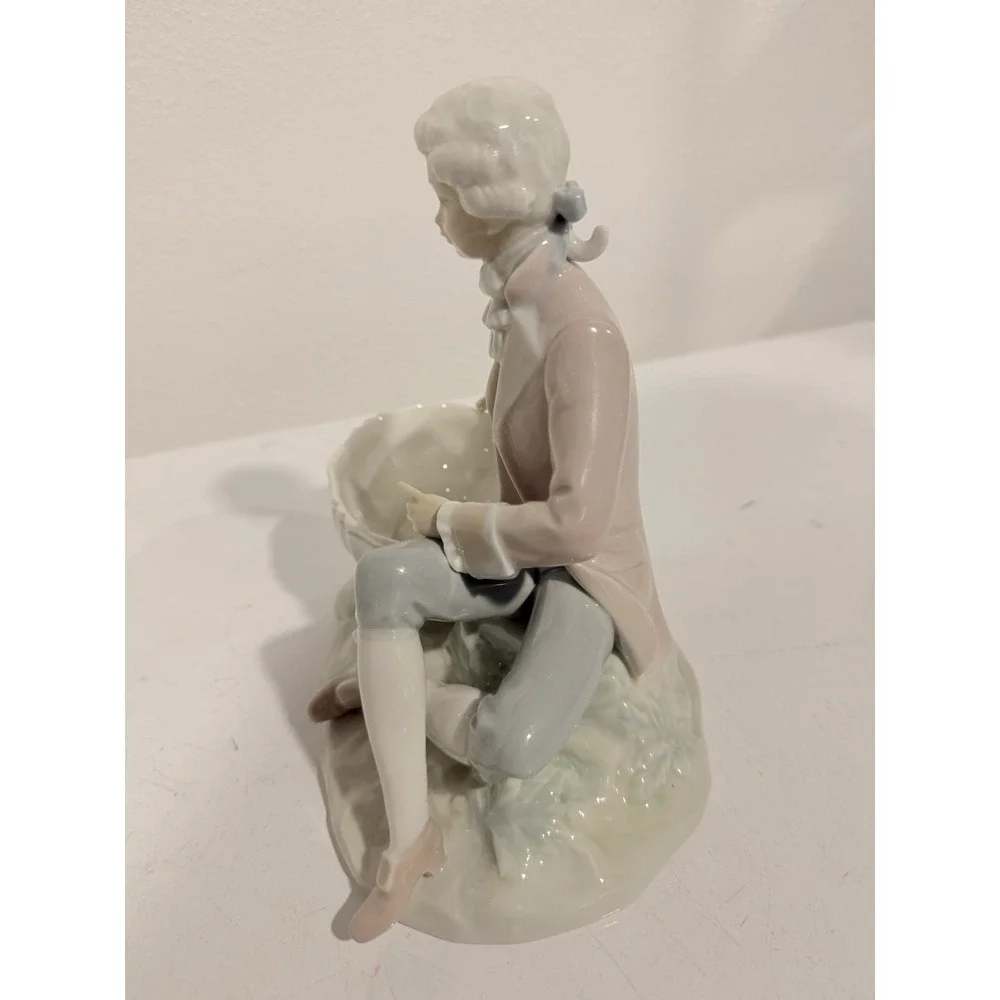 LLADRO 4714 Boy Jewelry Dish Historical Collection Glazed Finish Figurine RARE